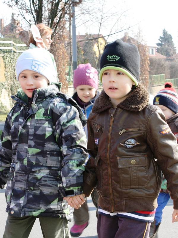 Předkoškoláci z mělnické MŠ Motýlek vynášeli Moranu a vítali jaro.