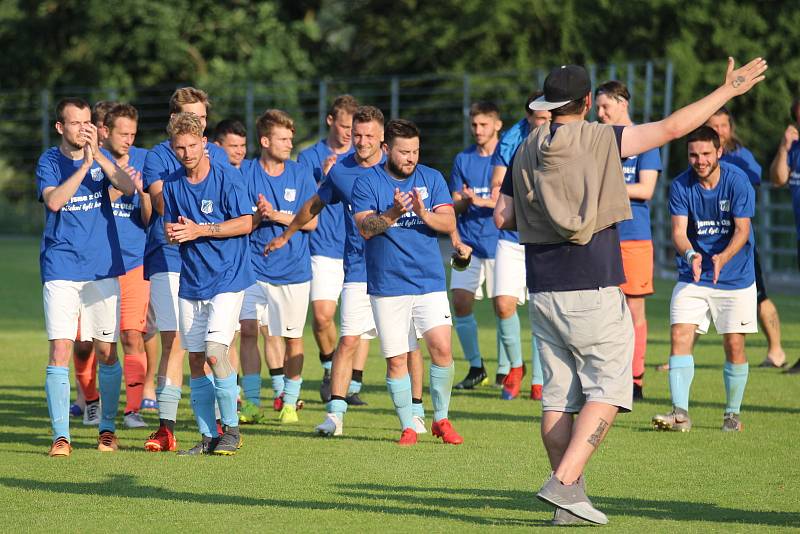 Fotbalisté Kralup vyhráli v předposledním kole I. B třídy ve Staré Boleslavi a oslavili postup.