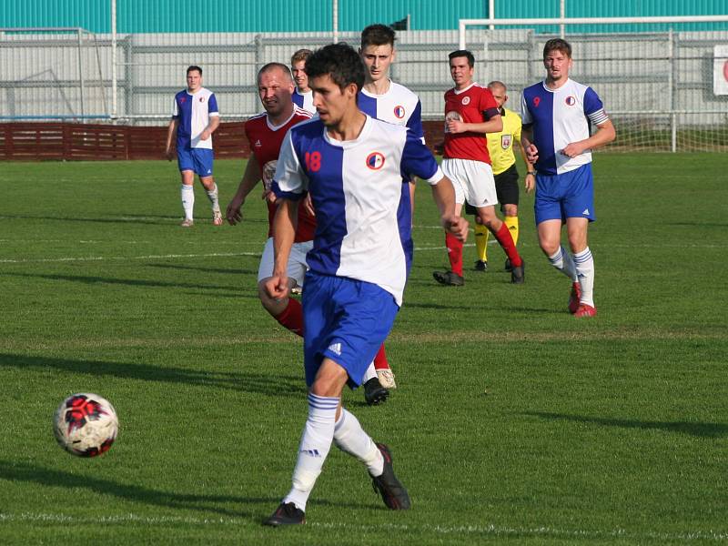 I. A třída: FK Pšovka Mělník (v modrém) - Dolnobousovský SK (3:0), sobota 2. října 2021