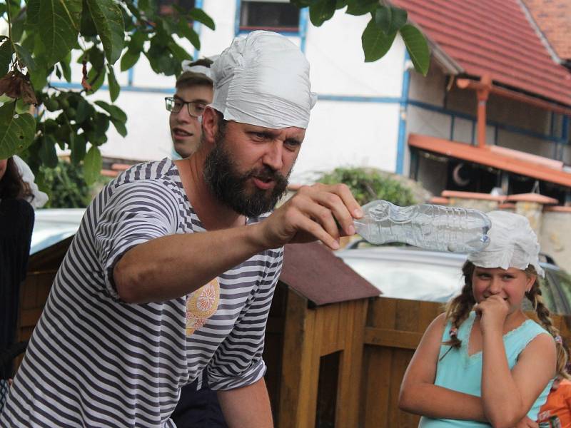 Festiválek Pod ořechem v Korycanech.