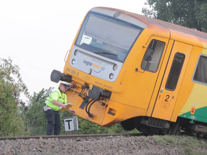 Traktor se srazil v létě roku 2015 s vlakem na železničním přejezdu u Byšic. Oba vagony pak vykolejily. Zraněna byla průvodčí a jedna z cestujících.