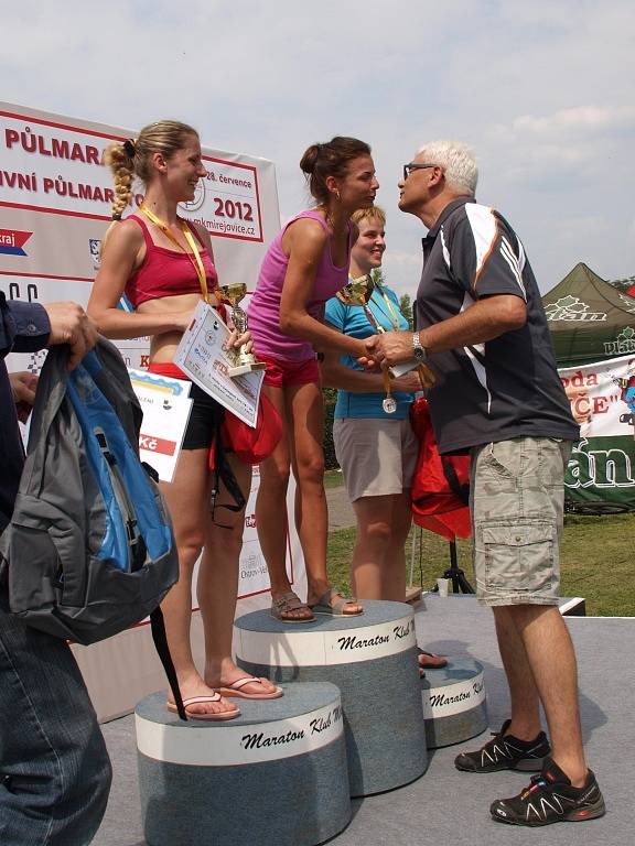 Stupně vítězů letošního ročníku Miřejovického půlmaratonu.