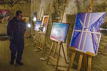 Leo Symon ve Vysoké otevřel svou výstavu Malování světlem.