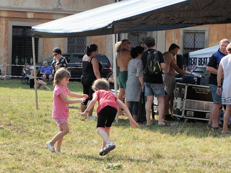 Festival otevřel brány zámku Hořín.