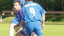 Z utkání 20. kola okresního přeboru Vojkovice (ve fialovém) - Velký Borek (0:0).