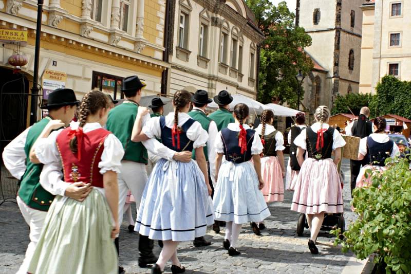 Mělník ožil letos již po jedenadvacáté folklórním festivalem Mělnický Vrkoč, který každý rok nabízí pestrou škálu lidových tradic z různých koutů republiky.