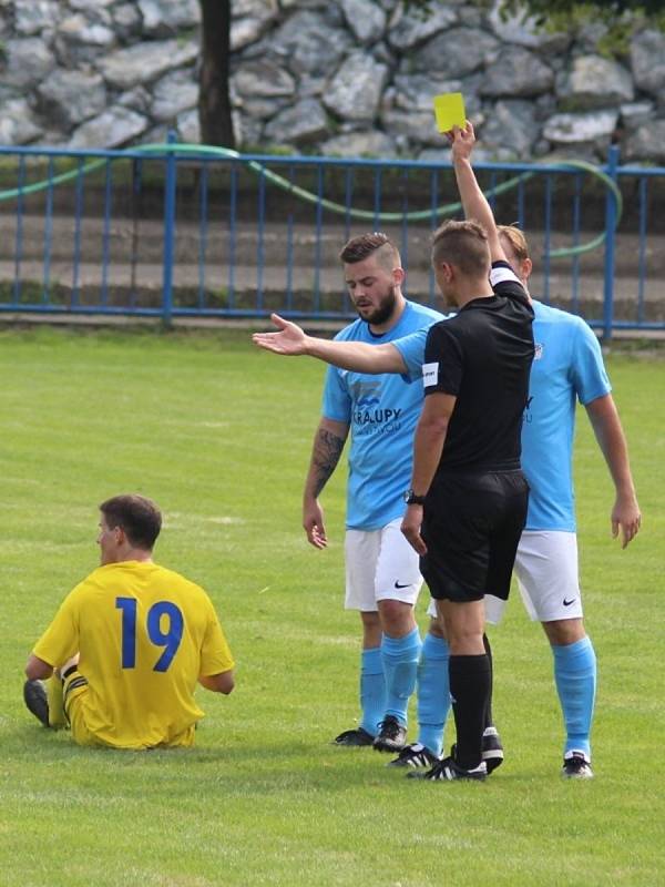 Fotbalisté FK Kralupy 1901 (v modrém) porazili v prvním kole I. B třídy Chotětov 3:1.