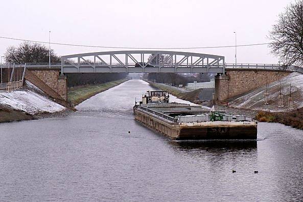 Dokončování rekonstrukce mostů na kanále Vraňany-Hořín.