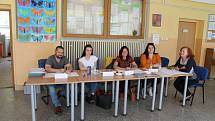 Volební účast na Základní škole v Dolních Beřkovicích byla hojná.
