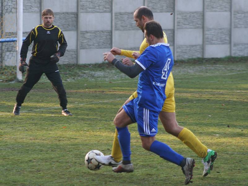 OP, 13. kolo: SK Labský Kostelec (v modrém) - Sokol Záryby B 10:0.