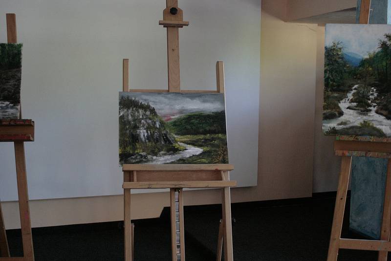 Malování s radostí je název výstavy, kterou je možné zhlédnout v malém sále Kulturního domu Vltava v Kralupech nad Vltavou.