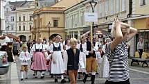 Mělník ožil letos již po jedenadvacáté folklórním festivalem Mělnický Vrkoč, který každý rok nabízí pestrou škálu lidových tradic z různých koutů republiky.