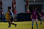 I. B třída, 13. kolo: FK Kralupy 1901 (fialové dresy) - Slavoj St. Boleslav (2:2)