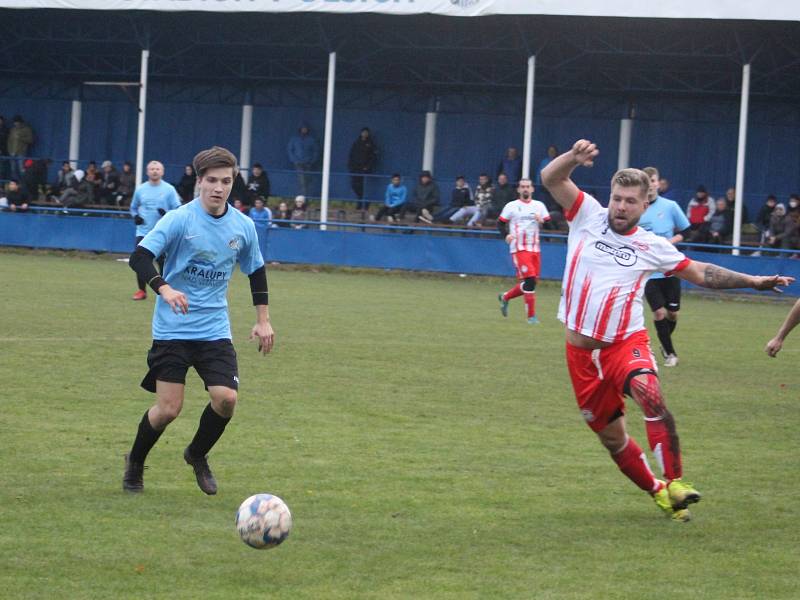 IV. třída, 12. kolo: FK Kralupy 1901 B (v modrých dresech) - Čechie Kralupy (3:0)