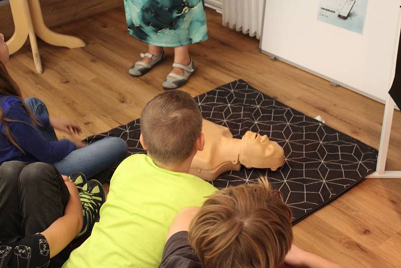 Žáci čtvrtých tříd navštěvují od minulého týdne první  sociálně preventivní projekt v KD Vltava.