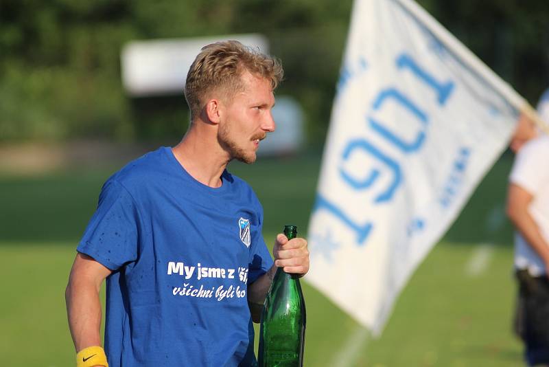 Fotbalisté Kralup vyhráli v předposledním kole I. B třídy ve Staré Boleslavi a oslavili postup.