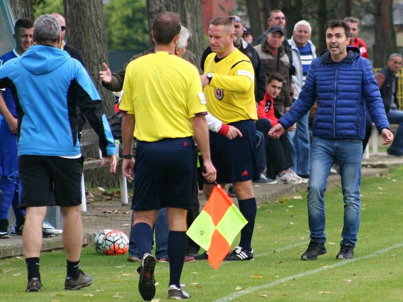 Nelahozeves v derby porazila Vojkovice, tři body Dynamu vystřelil Kobera.