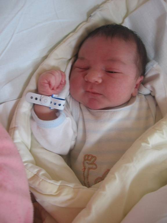 Kristián Kolář se rodičům Monice a Zdeňkovi z Neratovic narodil v mělnické porodnici 7. srpna 2016, vážil 3,84 kg a měřil 51 cm. Na brášku se těší sourozenci.
