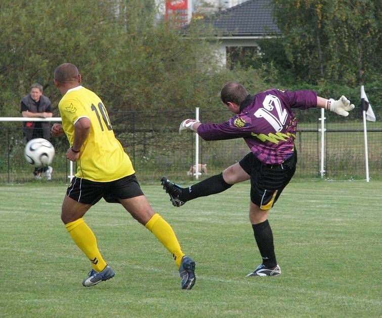 Fotbalisté Mělníka v boji o čelo tabulky rozdrtili Dřísy 5-1