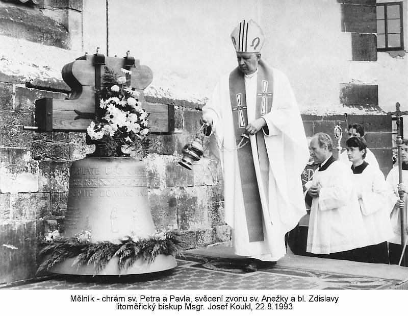 Svěcení zvonu sv. Anežky v roce 1993.