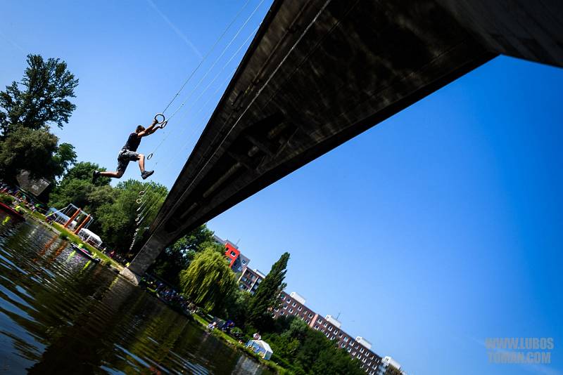 Gladiator Training opět pořádá unikátní ručkování pod mostem v Kralupech nad Vltavou.