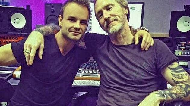 Martin Beck Brožek (vlevo) v londýnském nahrávacím studiu s Davidem Learem.