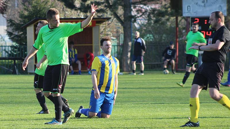 Fotbalisté Byšic otočili domácí utkání s Bakovem a na jaře poprvé oslavili tři body.