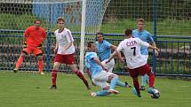 Fotbalisté FK Kralupy 1901 (modré dresy) pokračovali v jarní krasojízdě také v derby s Libčicemi, velkého soupeře doma porazili 5:2.