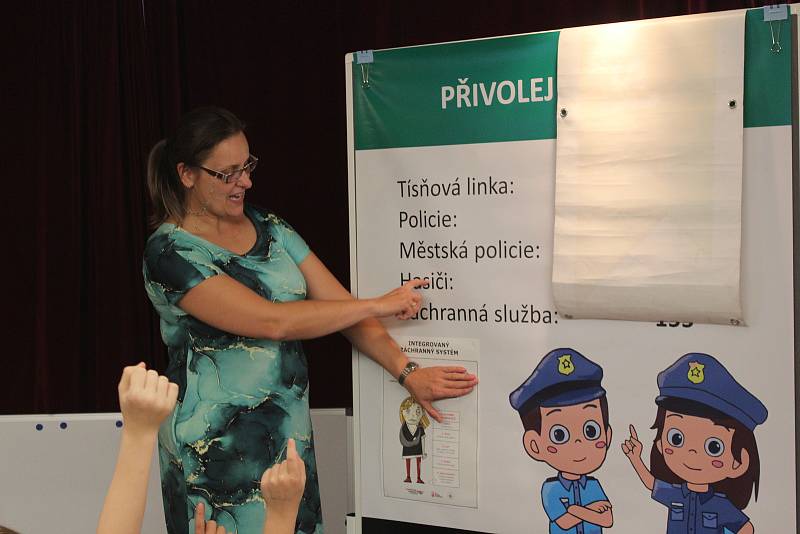 Žáci čtvrtých tříd navštěvují od minulého týdne první  sociálně preventivní projekt v KD Vltava.