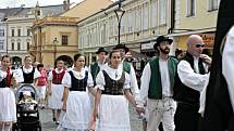 Mělník ožil letos již po jedenadvacáté folklórním festivalem Mělnický Vrkoč, který každý rok nabízí pestrou škálu lidových tradic z různých koutů republiky.