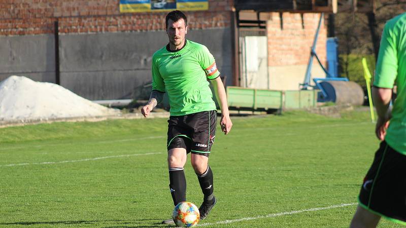 Fotbalisté Byšic otočili domácí utkání s Bakovem a na jaře poprvé oslavili tři body.