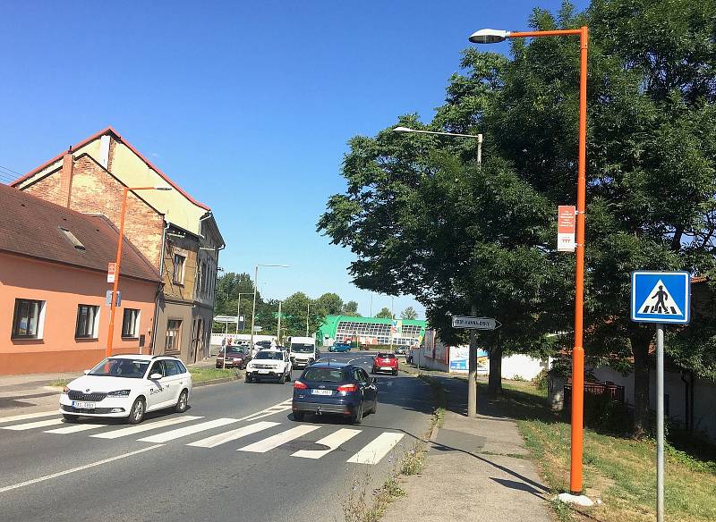 V Mělníku přibyly dva nasvícené, takzvané Oranžové přechody, které se nacházejí zhruba tři sta metrů od sebe v Bezručově ulici, na jedné z nejfrekventovanějších komunikacích ve městě.