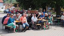 Obec Tuhaň pořádala v sobotu kulturní program pod názvem „Posezení pod májkou“.