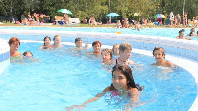 Letní koupaliště v Mělníku láká děti i doslěpé.