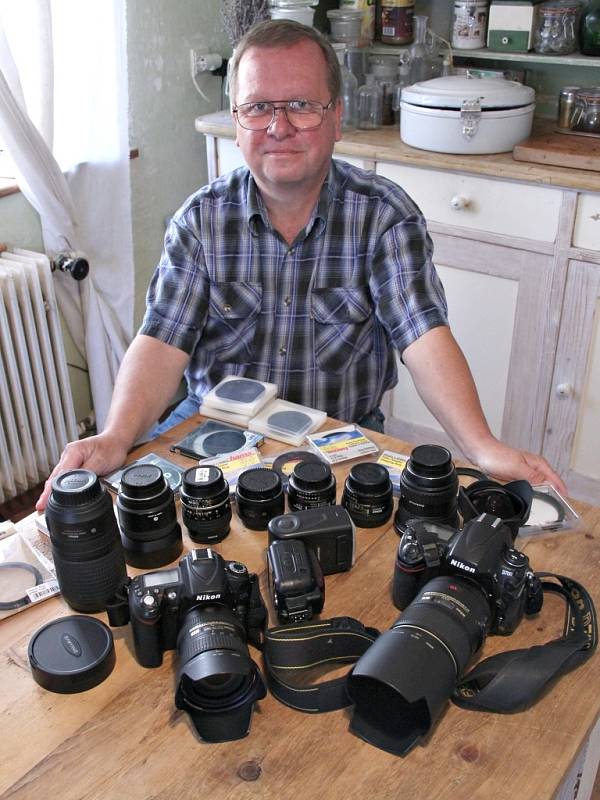 Během sedmi let si Petr Mazanec pořídil několik fotoaparátů, k nímž má celou sadu objektivů a dalšího vybavení.