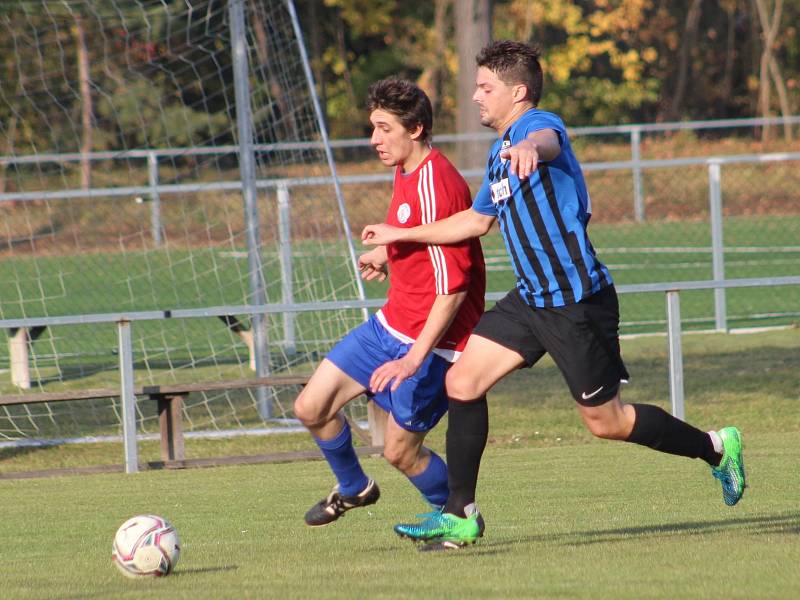 I. B třída: Slovan Velvary B (v červeném) - Slavoj Stará Boleslav (0:8)