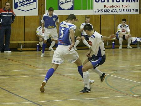 Olympik Mělník (v bílém) - SK Kladno 5-3