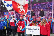 Jubilejní dvacátá Olympiáda dětí a mládeže odstartovala na stadionu v Hradci Králové. Celkem 72 mladých středočeských sportovců přivedl na plochu stadionu v roli vlajkonoše bývalý moderní pětibojař a bronzový medailista z OH 2004 Libor Capalini.