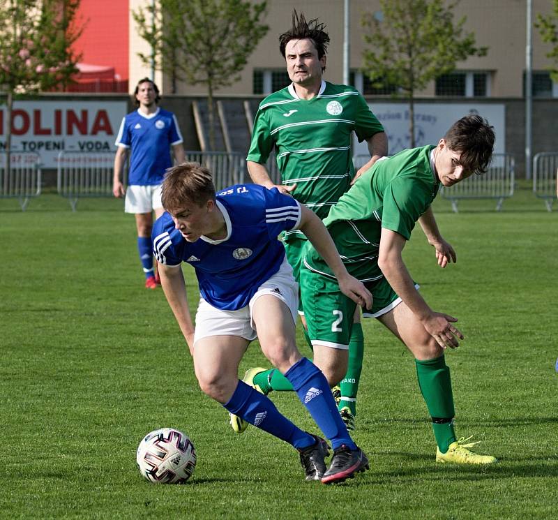 Okresní přebor: Sokol Libiš B (v modrém) - Sokol Tišice (2:3 np)