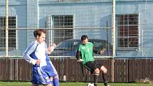 Pšovka (ve žlutém) - FC Jesenice 3-0