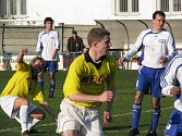 Pšovka (ve žlutém) - FC Jesenice 3-0