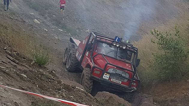 Pátý závod v extrémním terénu letošní sezony se jel v Černuci u Velvar tento víkend.