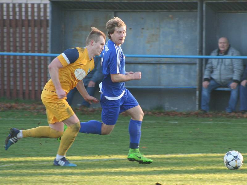 I. A třída, 15. kolo: Sokol Záryby (v modrém) - Jawa Divišov (3:7).