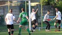 Finále Rebel Českého poháru. Fotbalisté Tišic (v zeleném) rozdrtili Mšeno 10:2.