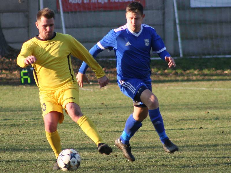 OP, 13. kolo: SK Labský Kostelec (v modrém) - Sokol Záryby B 10:0.