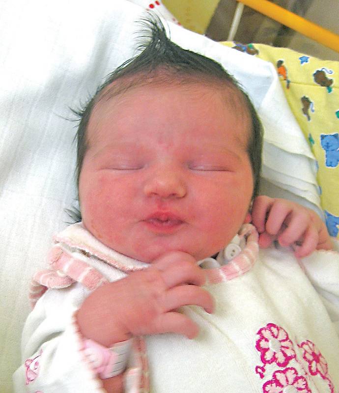 Valentýna Hrušová se rodičům Lucii a Ondřejovi z Mělníka narodila v mělnické porodnici 10. ledna 2013, vážila 3,86 kg a měřila 54 cm.