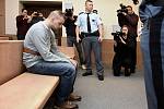 Odvolací senát Vrchního soudu v Praze pravomocně potvrdil devatenáctiletý trest za loupežnou vraždu pumpařky.