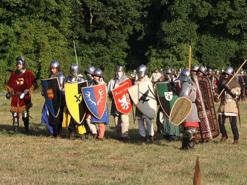 Hořínský park opět po roce ožil rytířským kláním, šermem a středověkou hudbou.