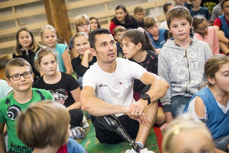 Žáci ze Základní školy J. Matiegky Mělník absolvovali v rámci Sazka olympijského víceboje trénink s olympionikem Jiřím Ježkem.