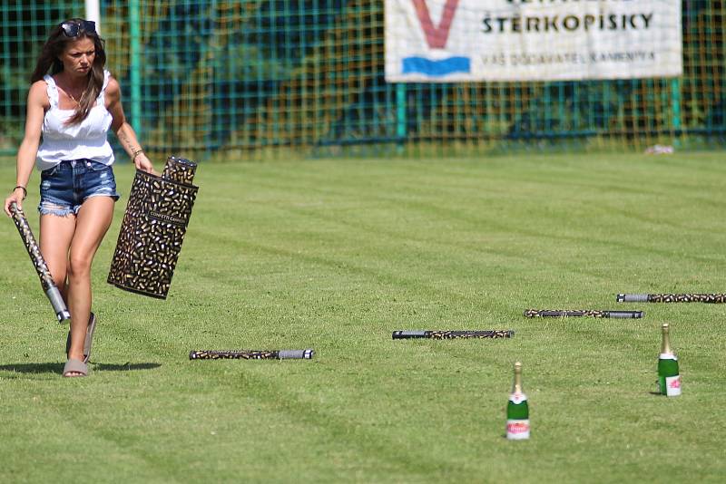 Fotbalisté Zálezlic oslavili po závěrečném utkání s Lobkovicemi (3:2) historický postup do okresního přeboru.